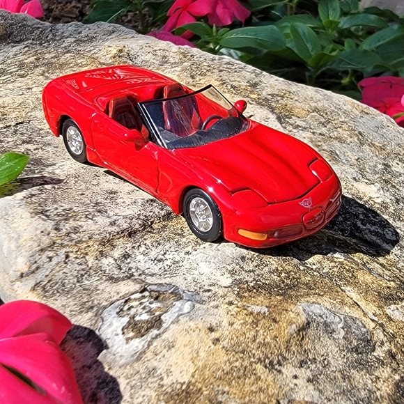 RACING CHAMPION ♡ 1998 Red Chevrolet Corvette - 1:64 Scale Diecast Model - Picture 7 of 17